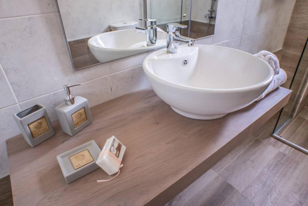 Villa Ventus, 40Sqm Private Pool & Hot Tub! Roussospition Bagian luar foto