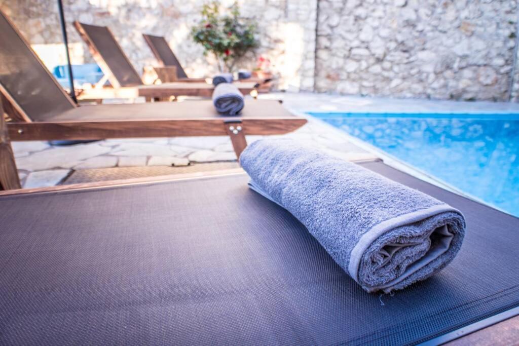 Villa Ventus, 40Sqm Private Pool & Hot Tub! Roussospition Bagian luar foto
